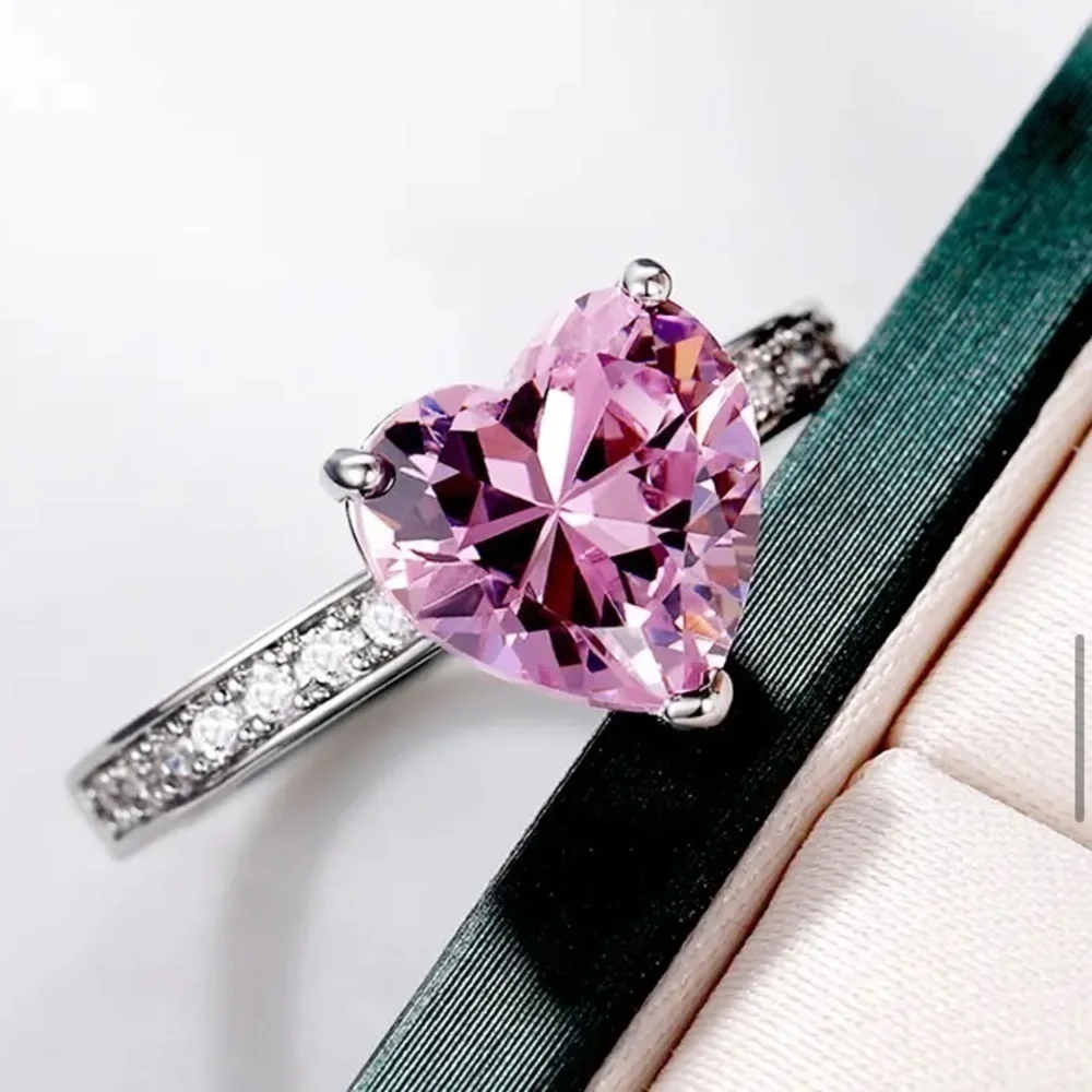 New! Luxury Pink Zircon Diamond Heart Ring